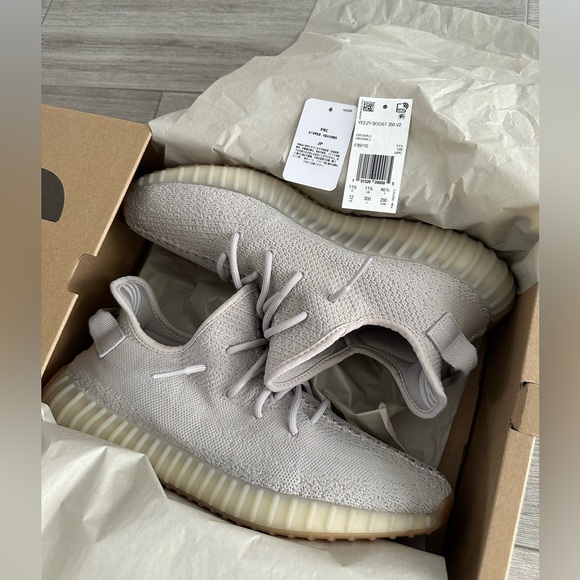 adidas gazelle silver green womens adidas Yeezy Boost 350 V2 Sesame Pre-Owned main image 1